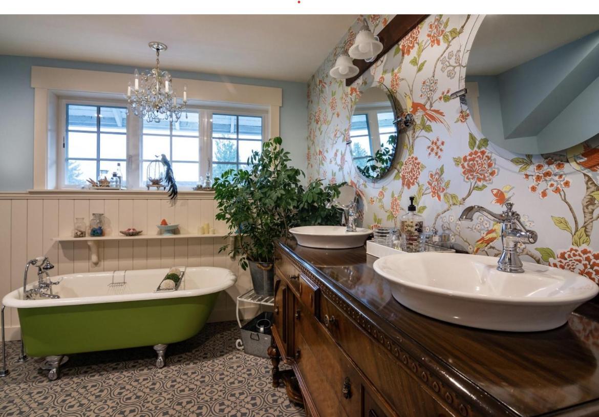 The Hazelhouse Bed and Breakfast Chilliwack Exteriör bild