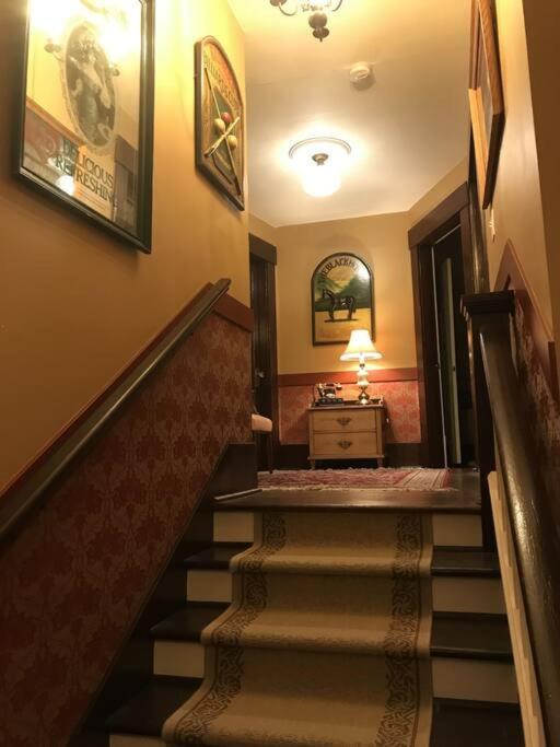 The Hazelhouse Bed and Breakfast Chilliwack Exteriör bild