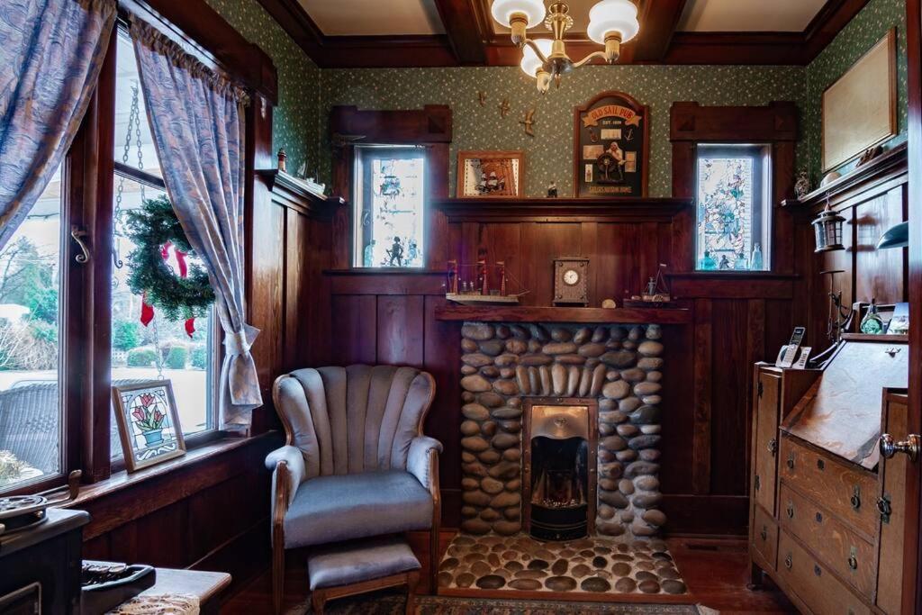 The Hazelhouse Bed and Breakfast Chilliwack Exteriör bild