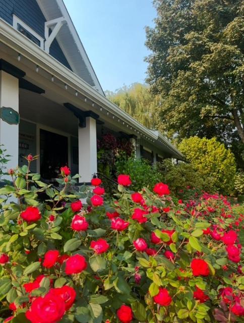 The Hazelhouse Bed and Breakfast Chilliwack Exteriör bild